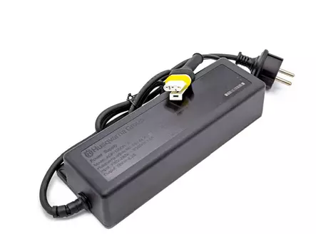 MUUNTAJA 2.2A EU - Robottileikkurin virtalähteet - 5996285-01 - 1