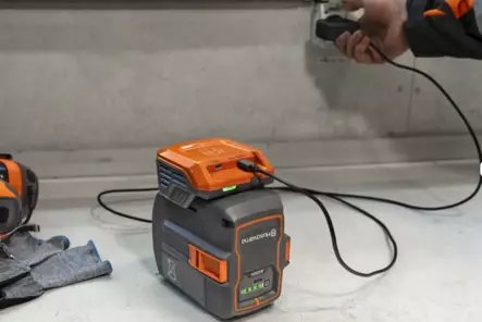 Husqvarna 40-UCB150X LATURI - Husqvarna BLI-X Akut ja laturit - 9707225-01 - 2