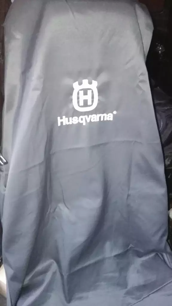 Istuinsuoja Husqvarna FIN - Husqvarna fanituotteet - 5310712-34 - 1