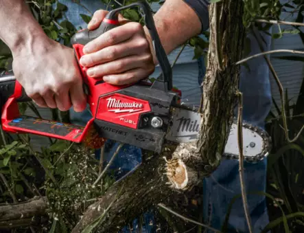 MILWAUKEE M12 Hatchet ketjusaha 15cm sis. 2,5ah ja laturi - M12V koneet - 4933501917 - 2